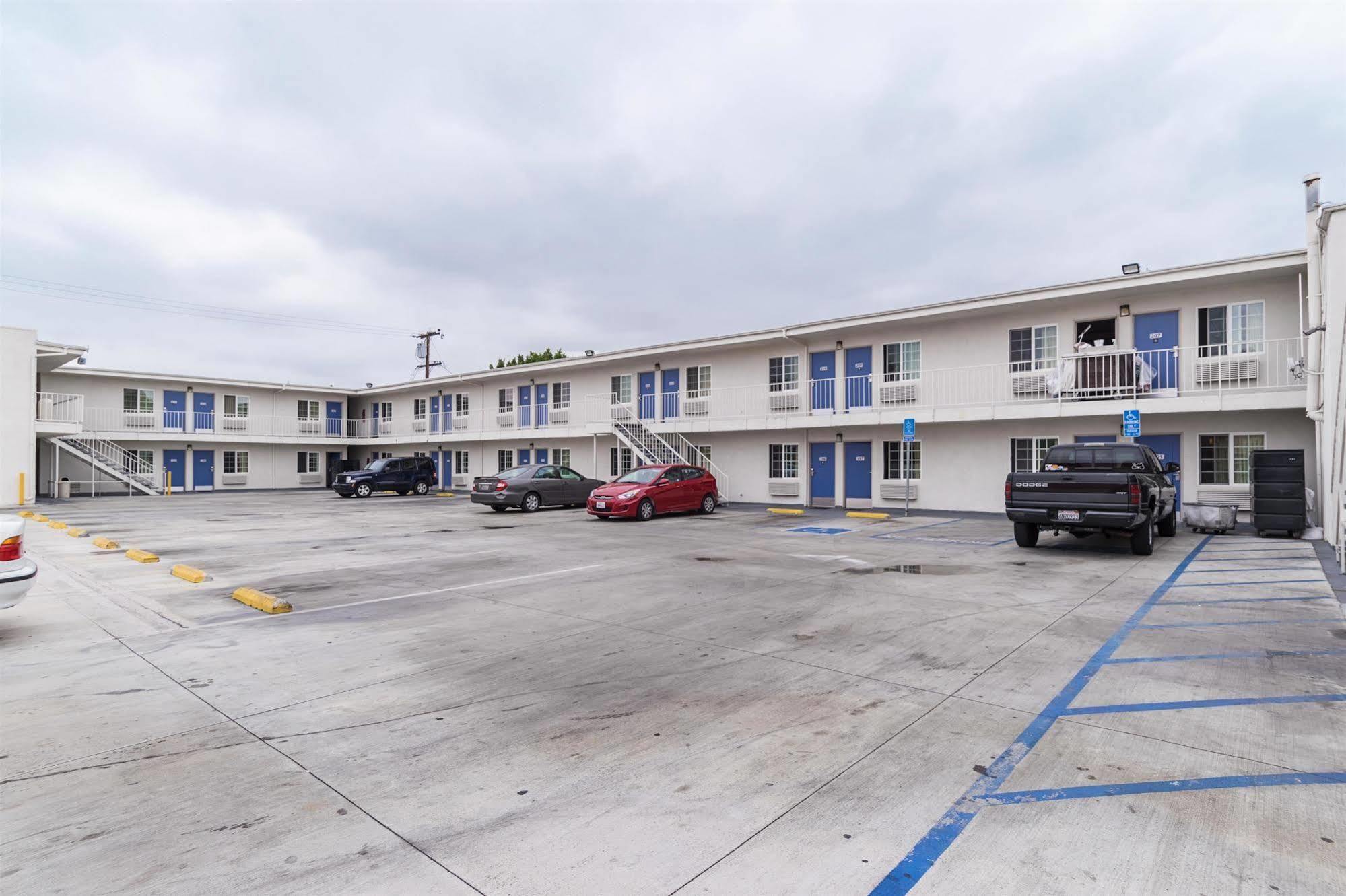 Motel 6-Long Beach, Ca - International City Extérieur photo